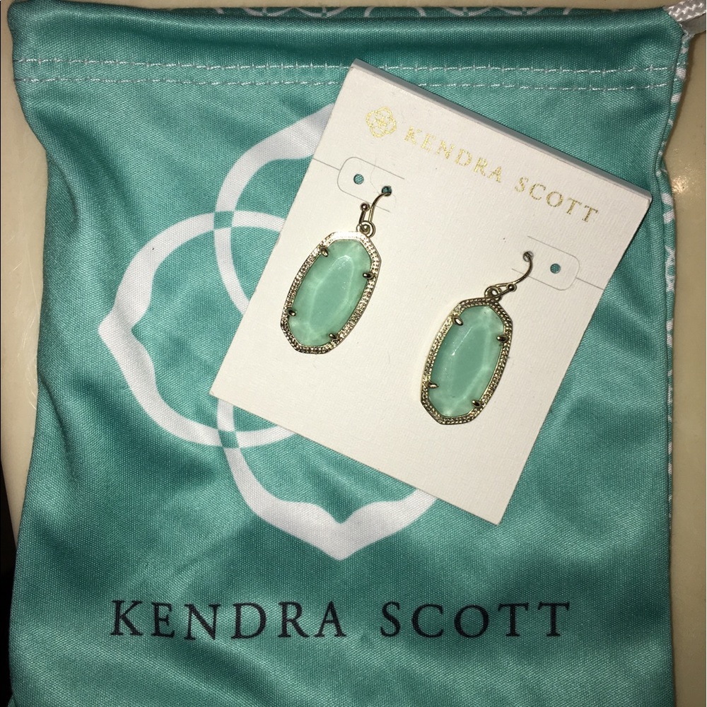 BNWT Kendra Scott lee earrings